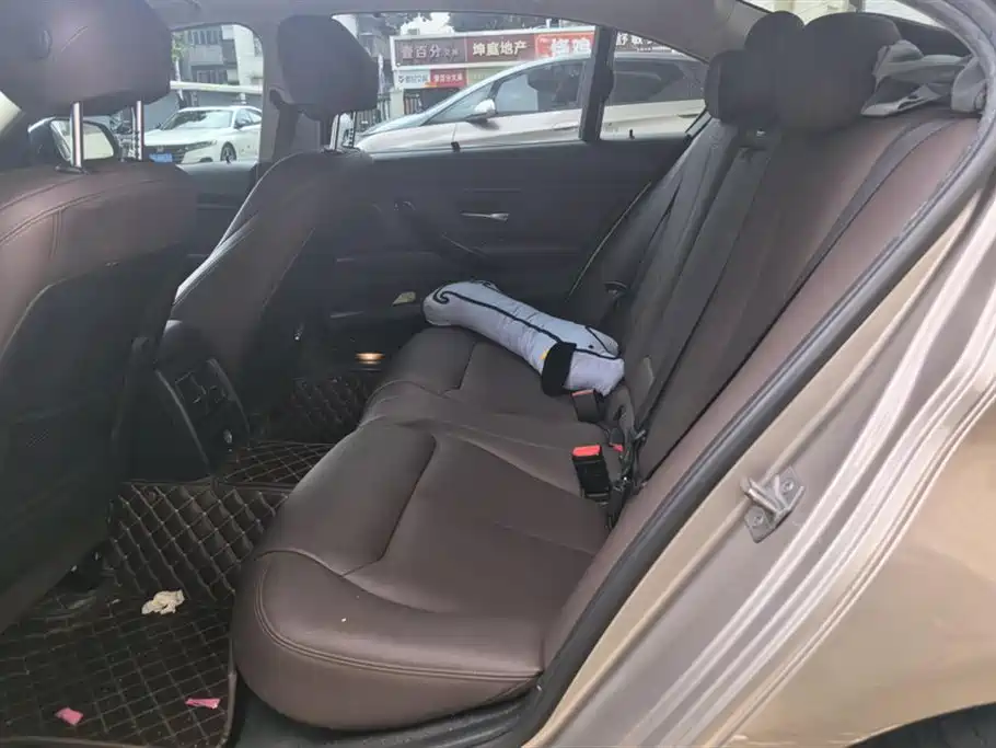 BMW 3 Series 2018 — фото 11
