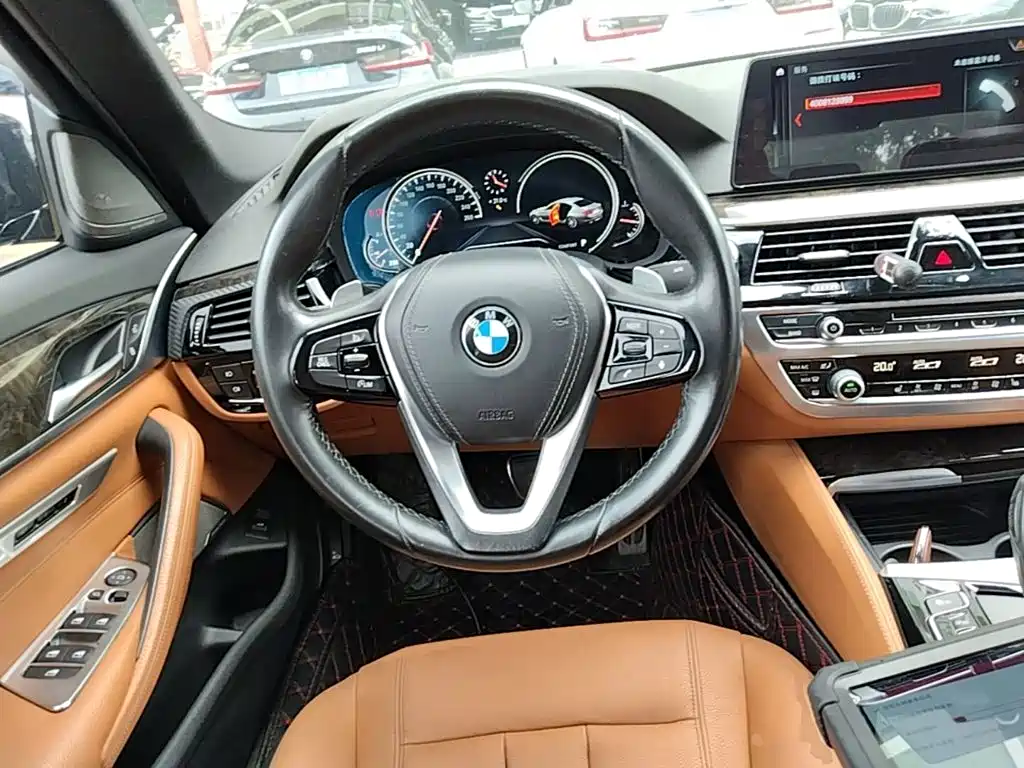 BMW 5 Series 2018 — фото 11