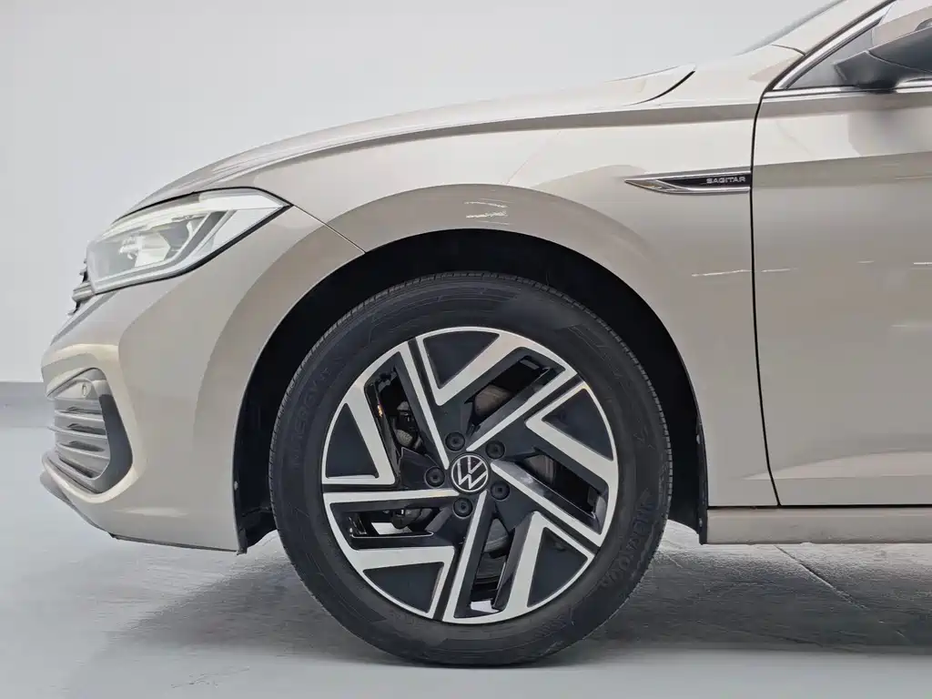 Volkswagen Sagitar 2022