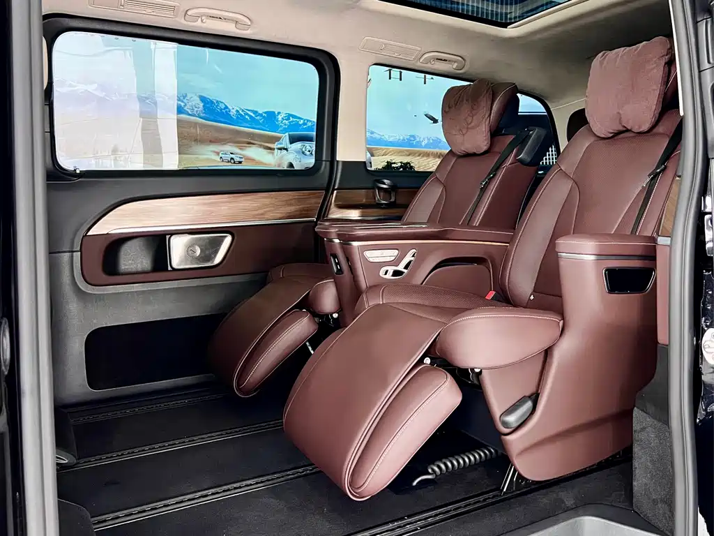 Mercedes-Benz V-Class 2024 — фото 10