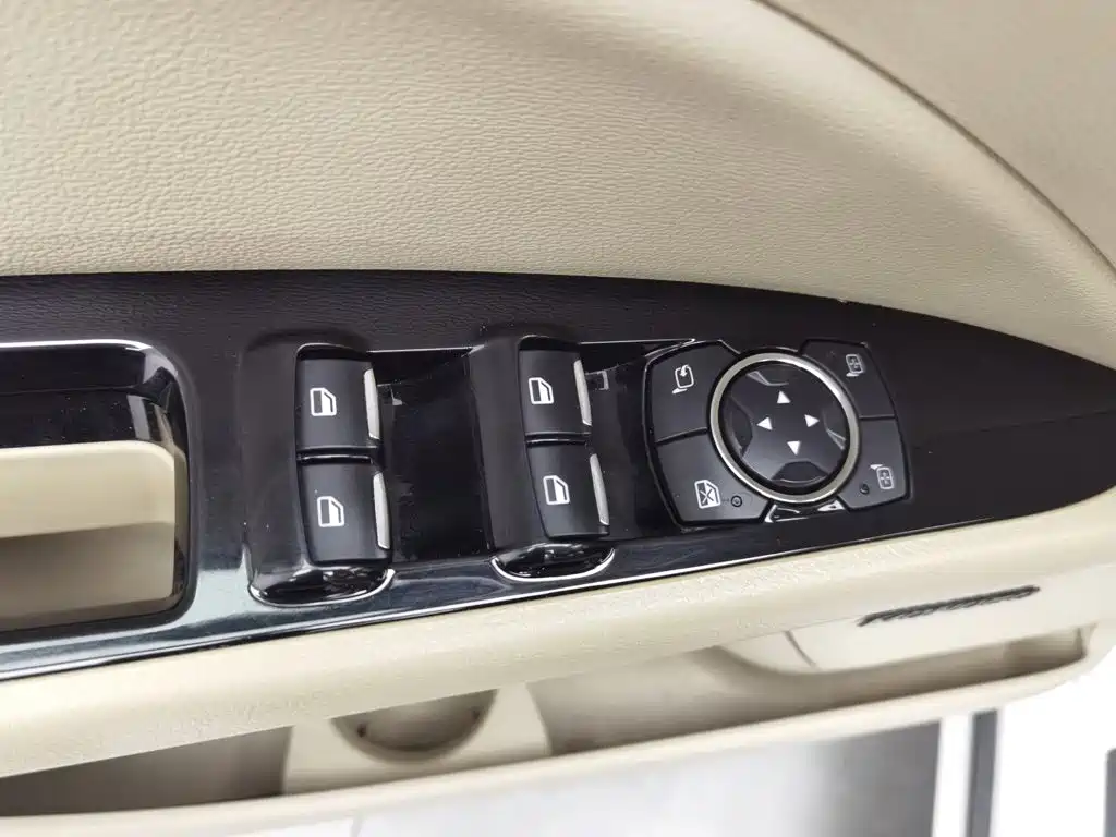 Ford Mondeo 2015 — фото 9