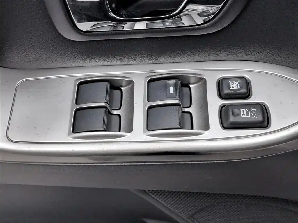 Mitsubishi Pajero 2015 — фото 9