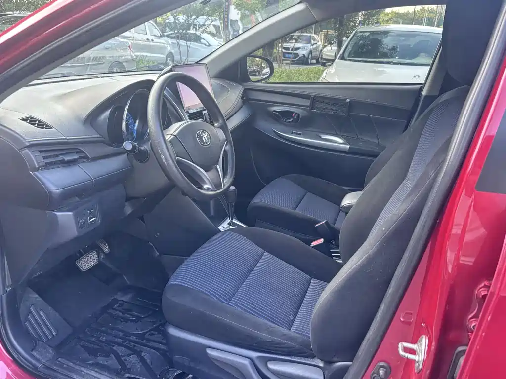 Toyota Yaris L 2014
