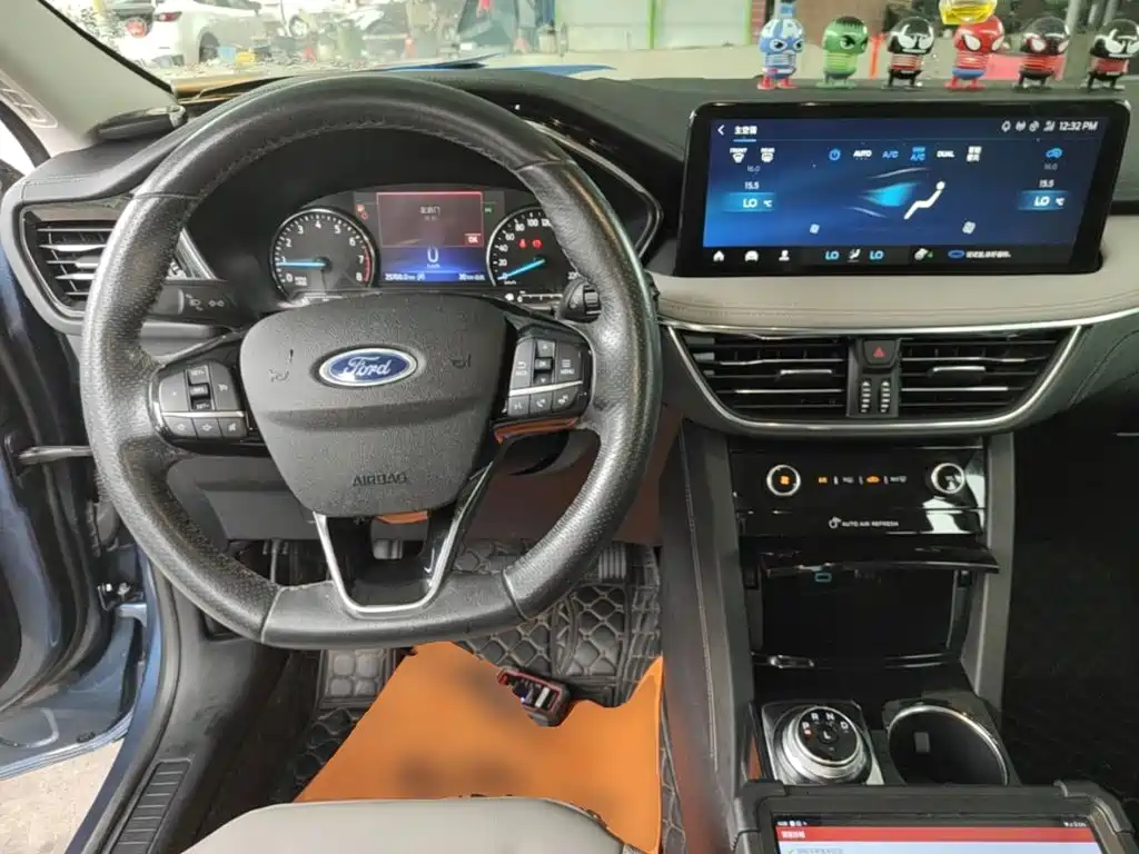 Ford Escape 2021 — фото 10
