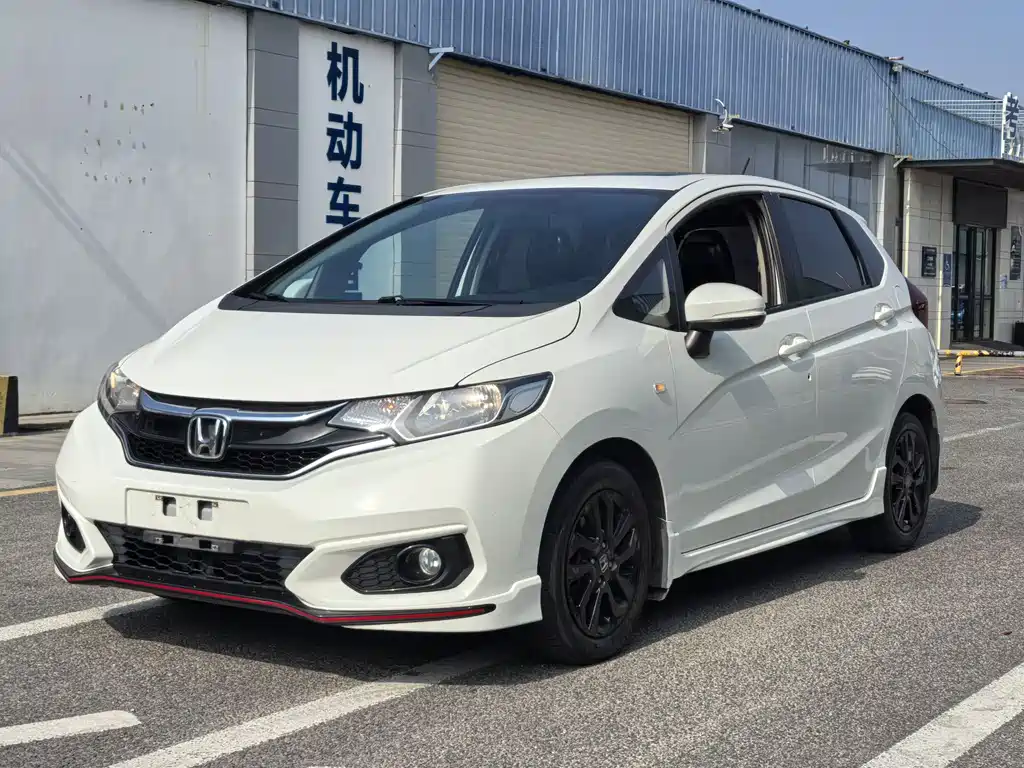 Honda Fit 2018 — фото 1