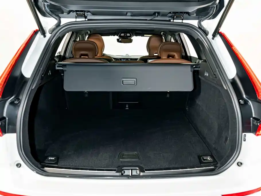 Volvo XC60 2023 — фото 23
