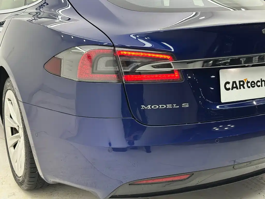 Tesla Model S 2017 — фото 20