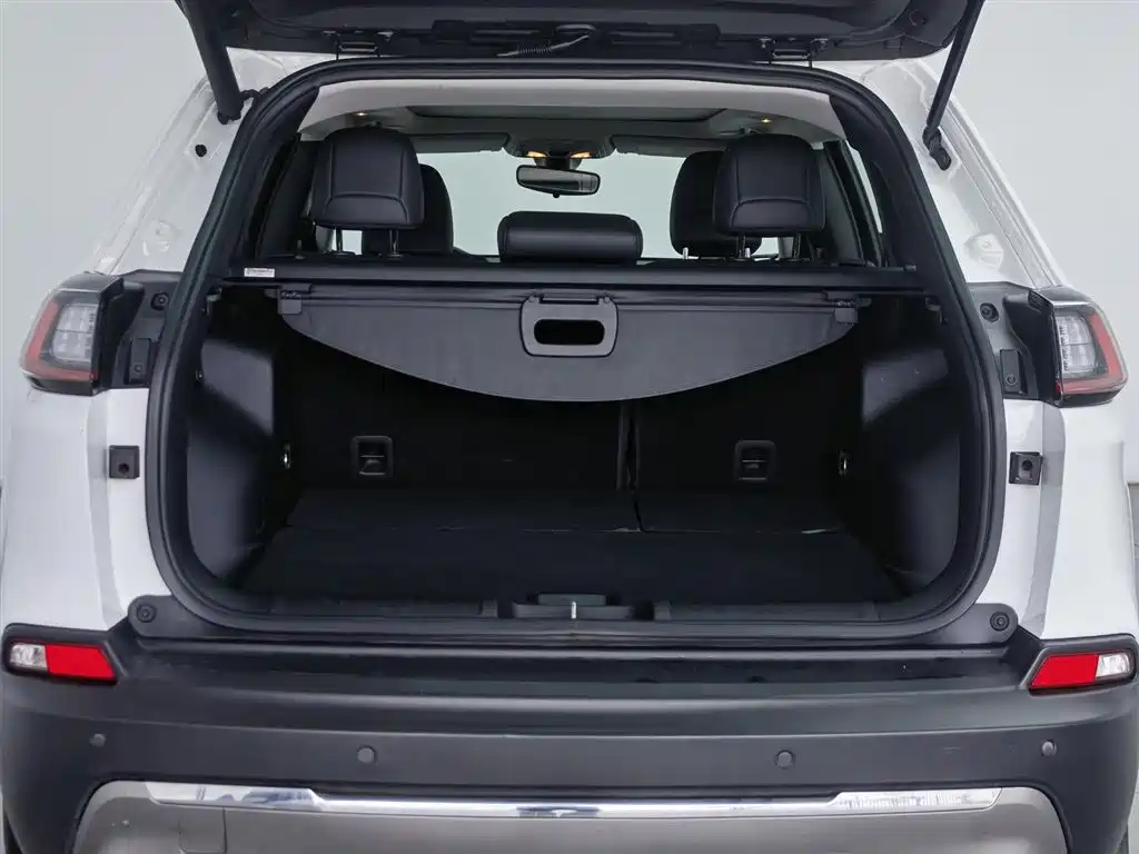 Jeep Cherokee 2019 — фото 16