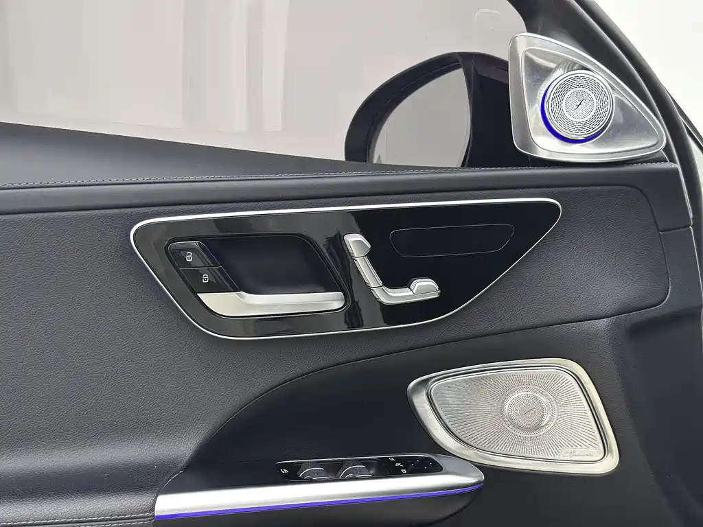 Mercedes-Benz C-Class 2023 — фото 7