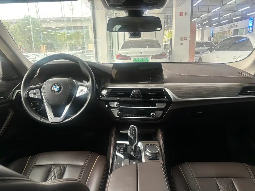BMW 5 Series 2020 — фото 11