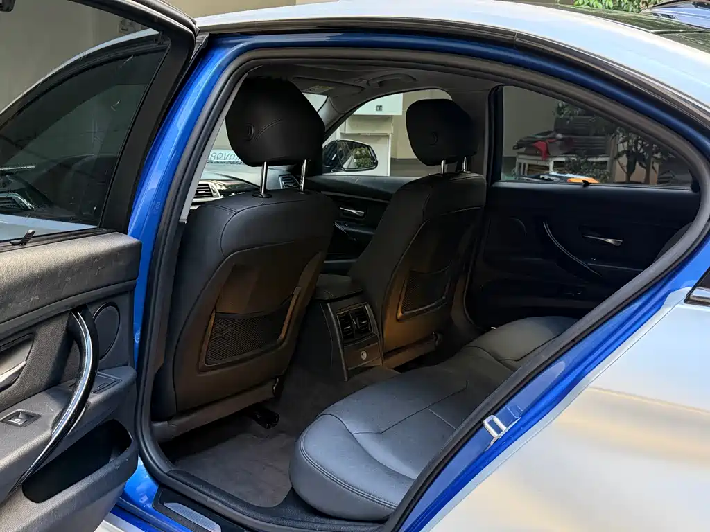 BMW 3 Series 2017 — фото 15