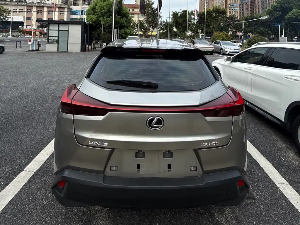 Lexus UX 2022