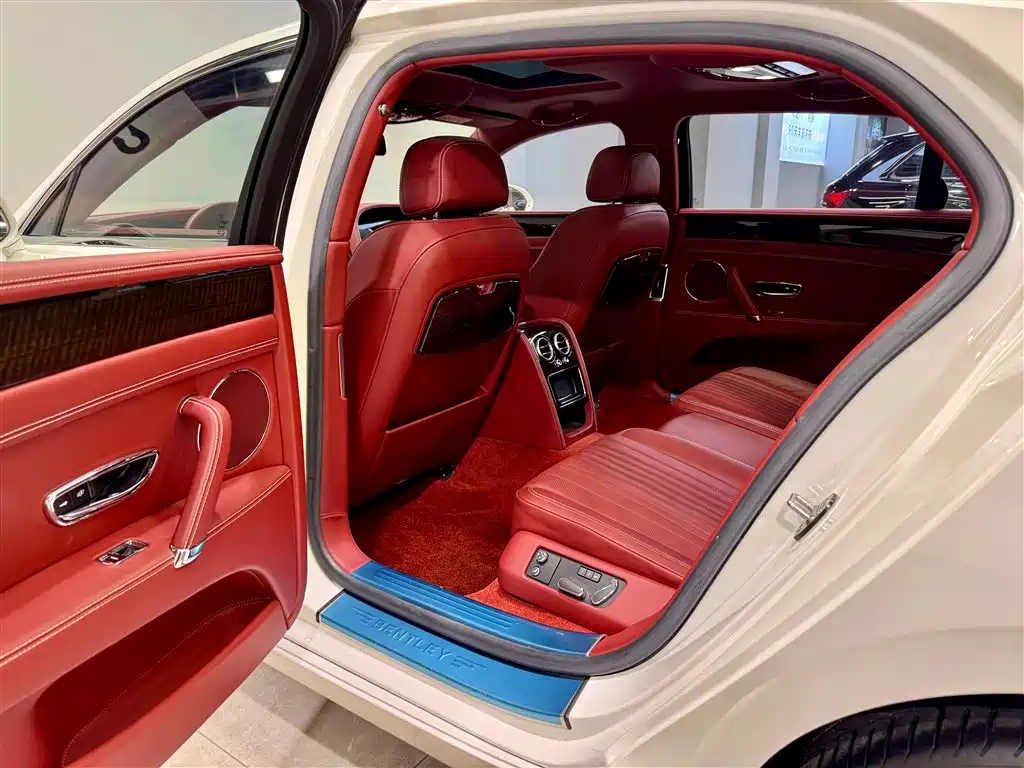 Bentley Flying Spur 2018 — фото 26