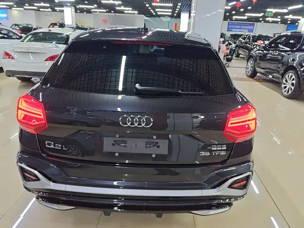 Audi Q2L 2024