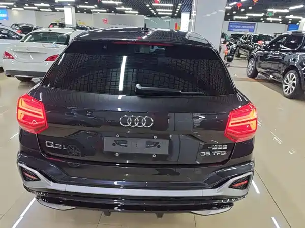 Audi Q2L 2024