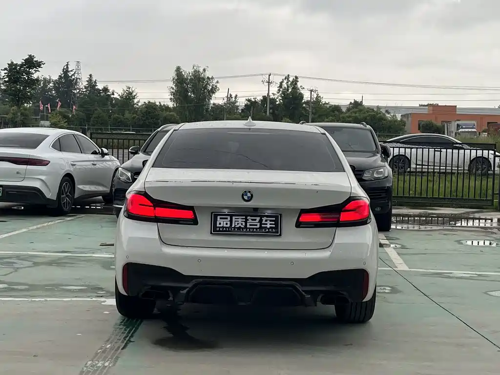 BMW 5 Series 2023 — фото 10