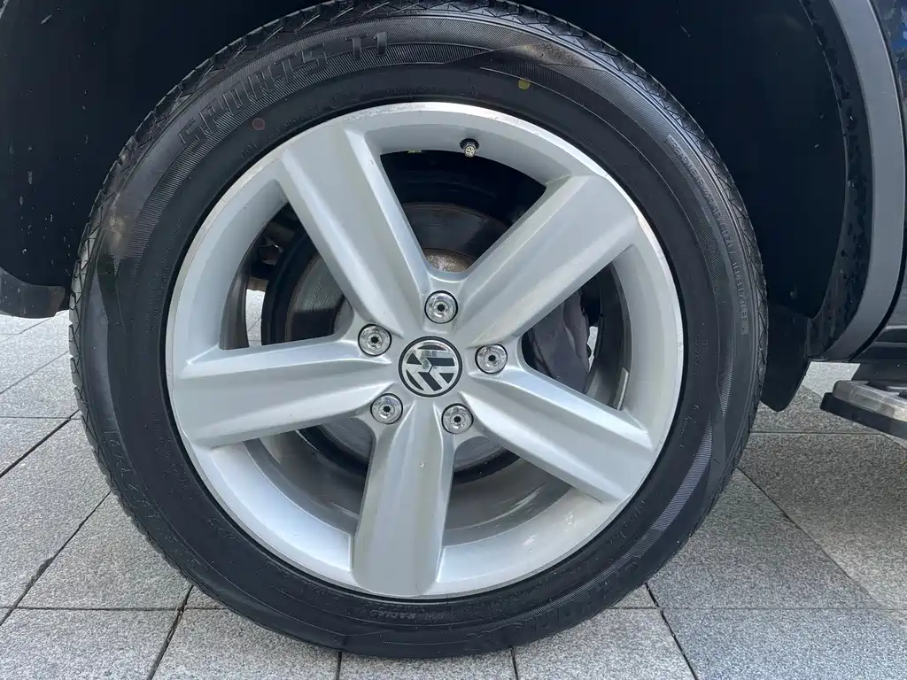 Volkswagen Touareg 2017 — фото 17