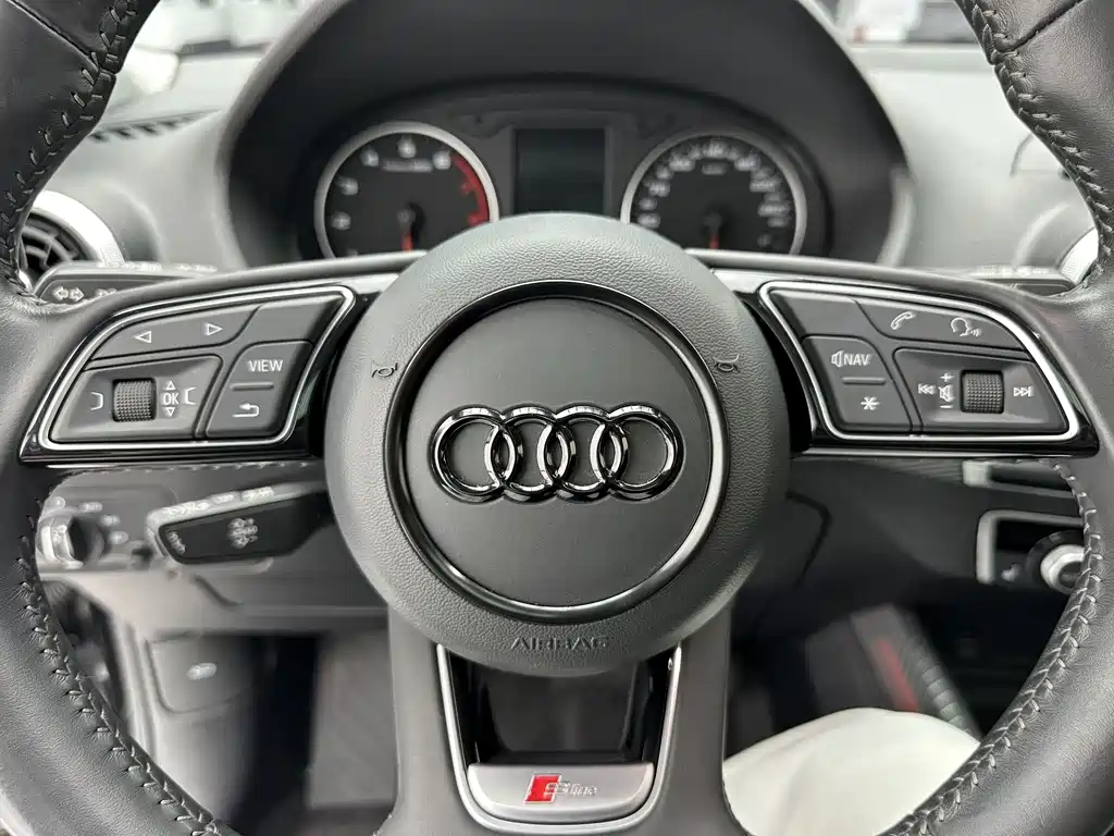 Audi Q2L 2022 — фото 14