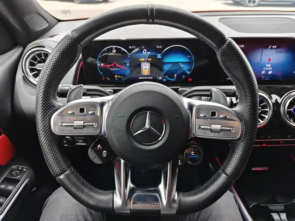 Mercedes-Benz GLB AMG 2022 — фото 11
