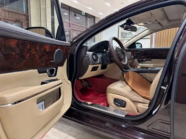 Jaguar XJ 2013