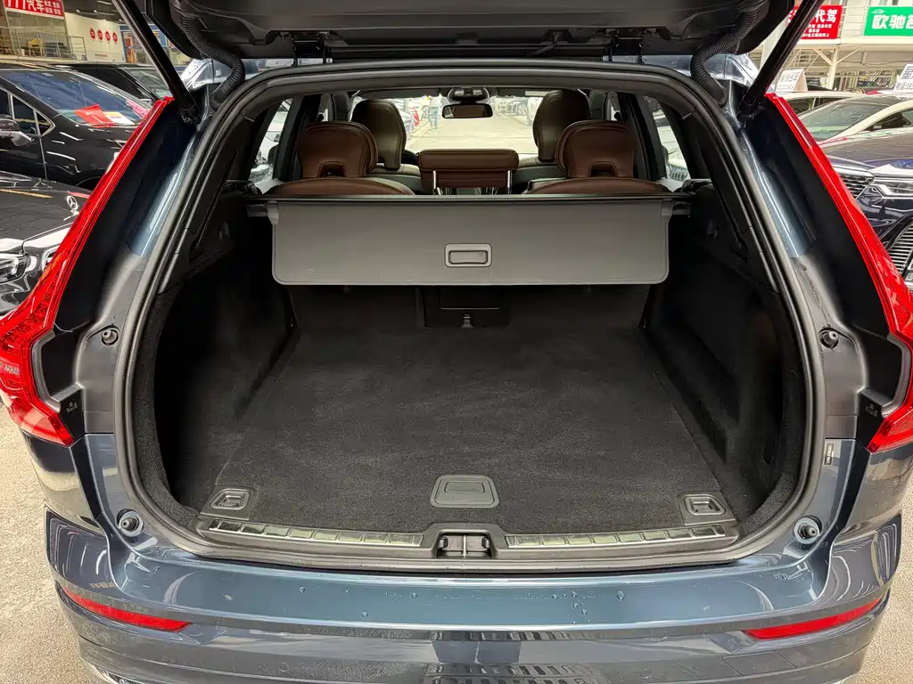 Volvo XC60 2022 — фото 27