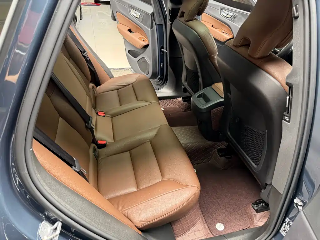 Volvo XC60 2022 — фото 23