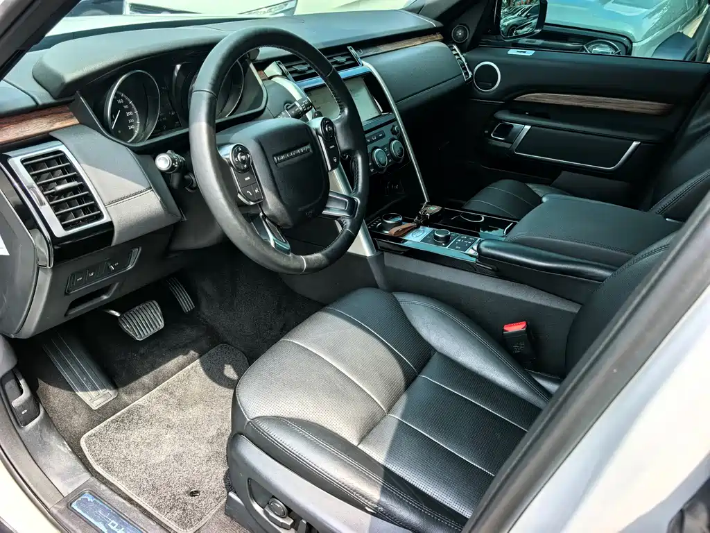 Land Rover Discovery 2017 — фото 11