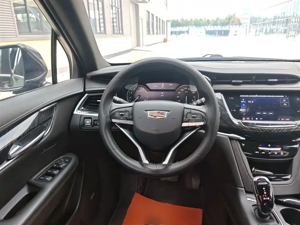 Cadillac XT6 2021 — фото 11