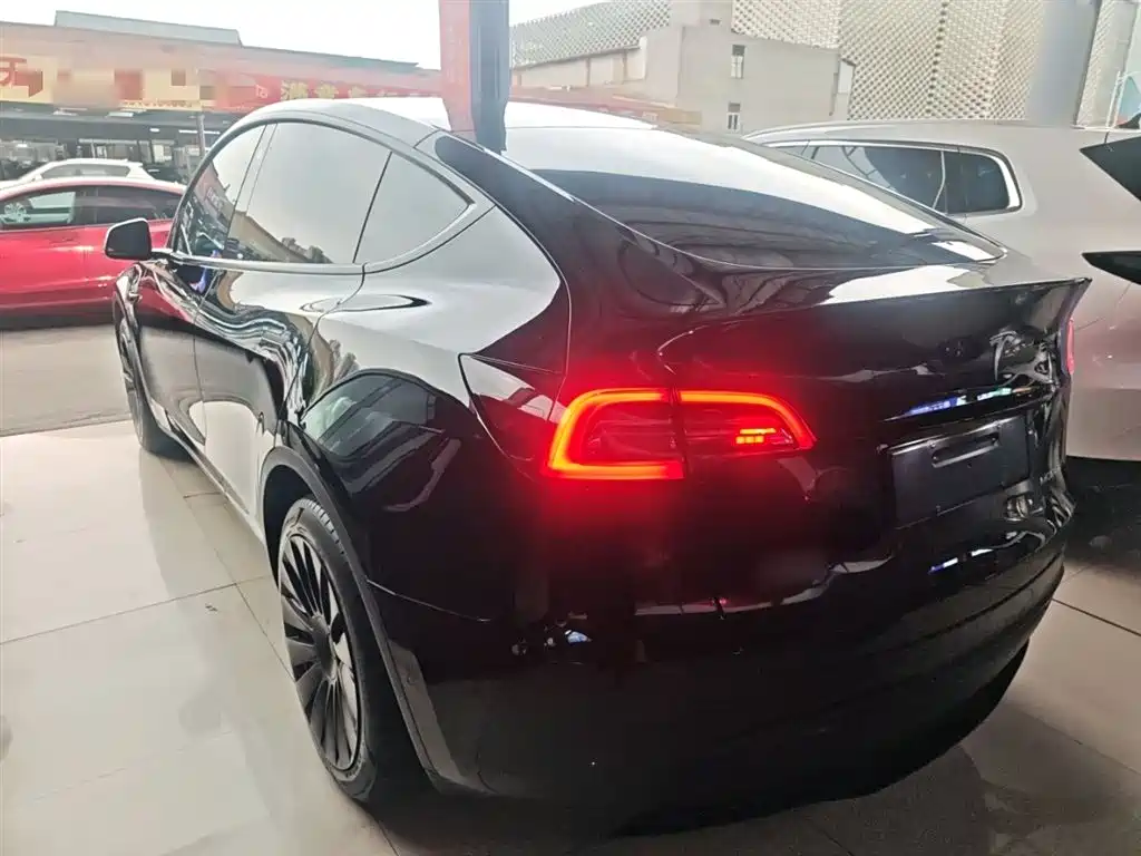 Tesla Model Y 2023 — фото 23