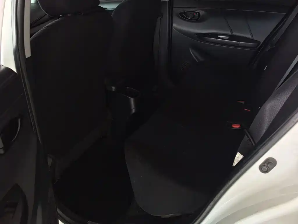 Toyota Yaris L 2019 — фото 6