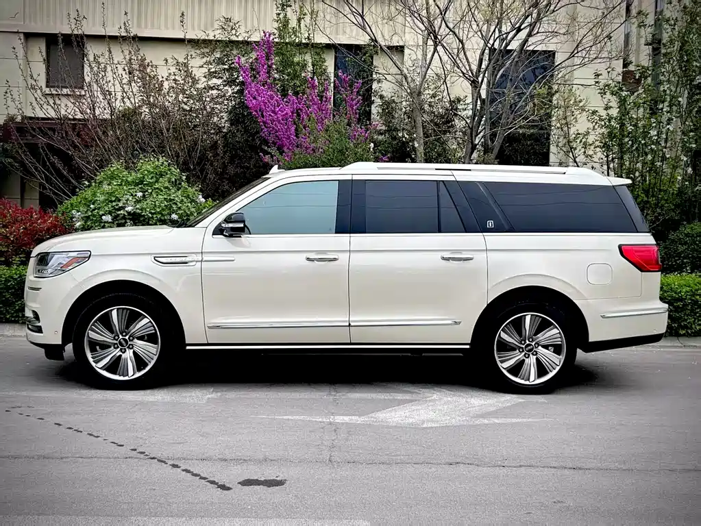Lincoln Navigator 2019 — фото 19