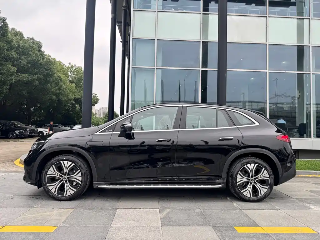 Mercedes-Benz EQE SUV 2025