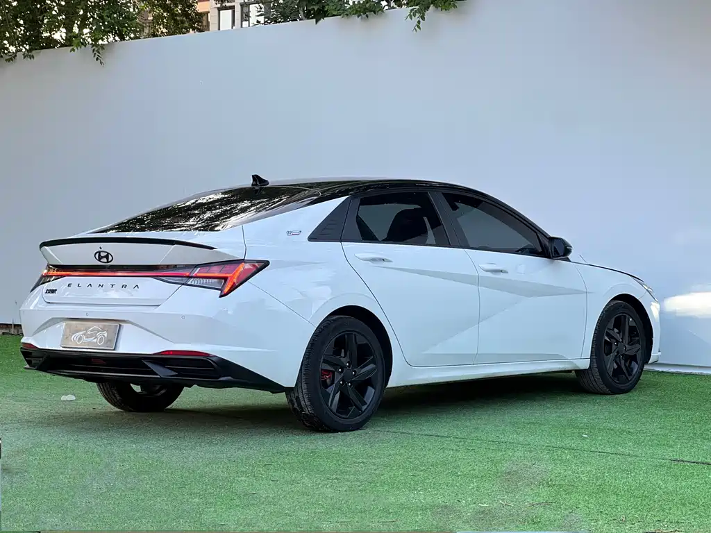 Hyundai Elantra 2022