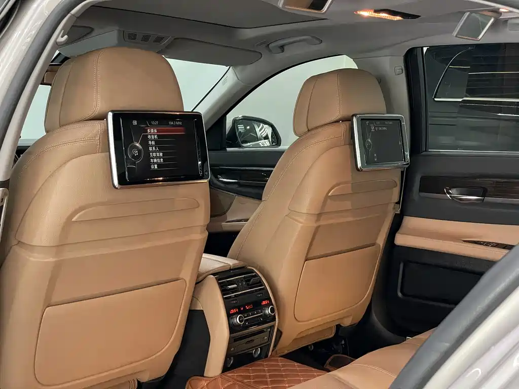 BMW 7 Series 2014 — фото 15