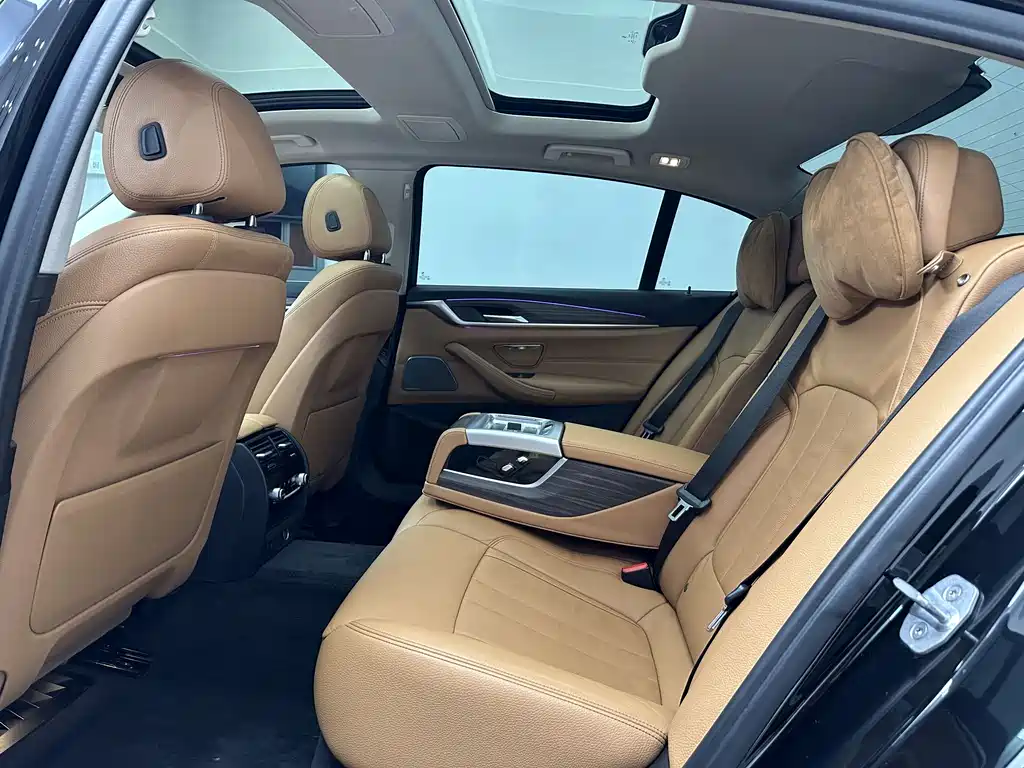 BMW 5 Series 2018 — фото 12