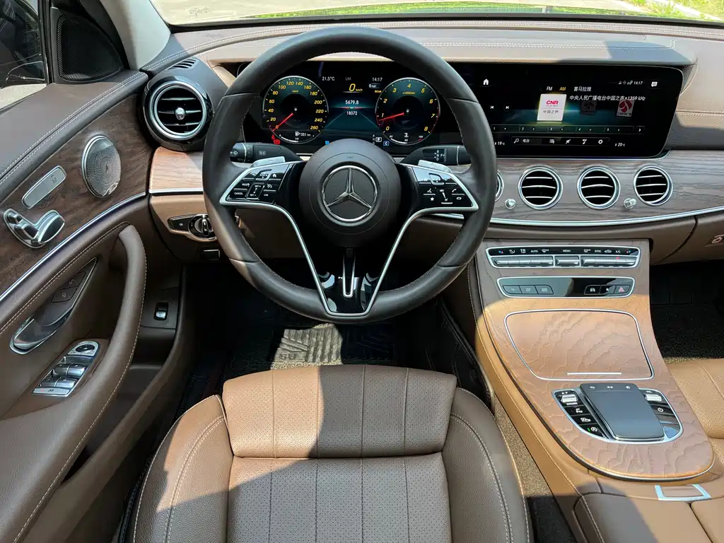 Mercedes-Benz E-Class 2023 — фото 9