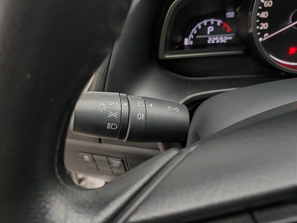 Mazda 3 Axela 2018 — фото 21