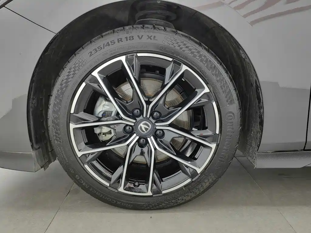 Changan UNI-V Smart Electric Idd 2024 — фото 17