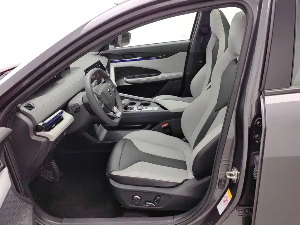 Changan UNI-V Smart Electric Idd 2024 — фото 10