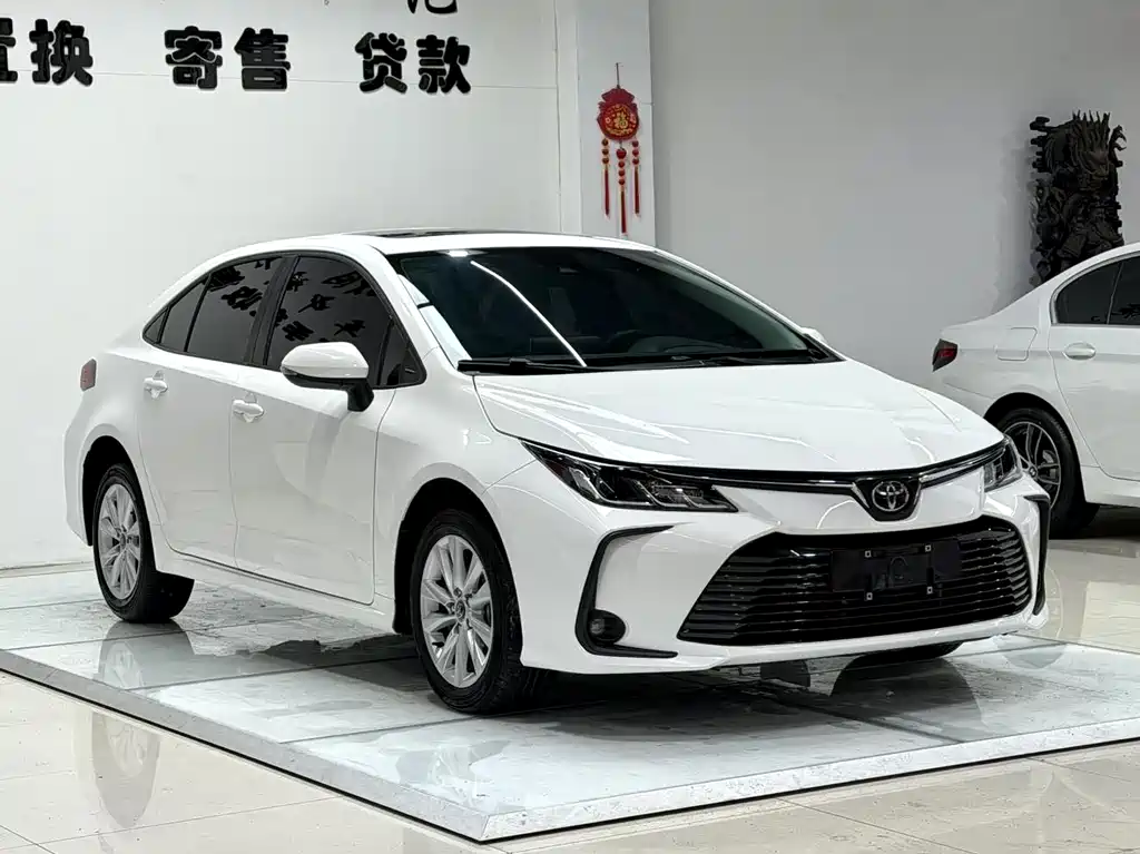 Toyota Corolla 2023 — фото 3