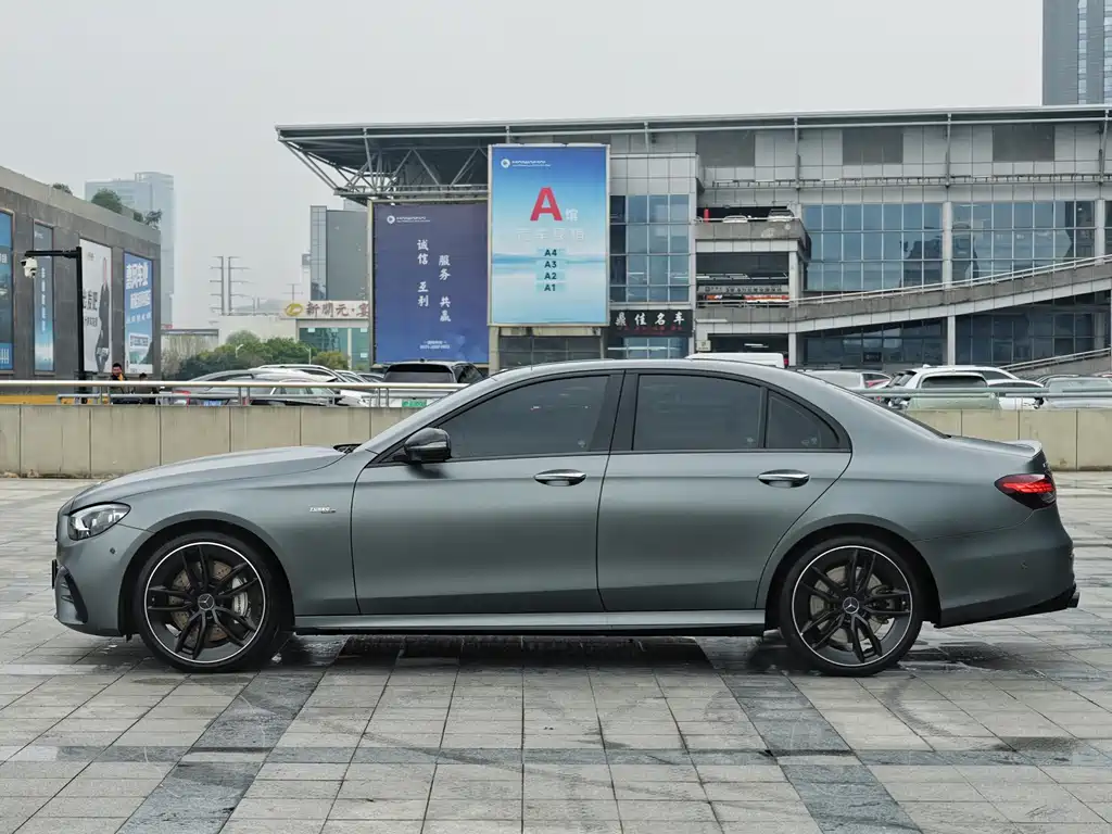 Mercedes-Benz E-Class AMG 2022 — фото 6