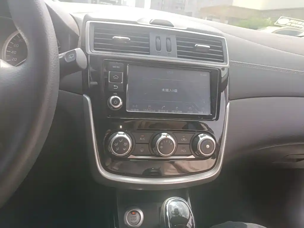 Nissan Tiida 2018 — фото 13