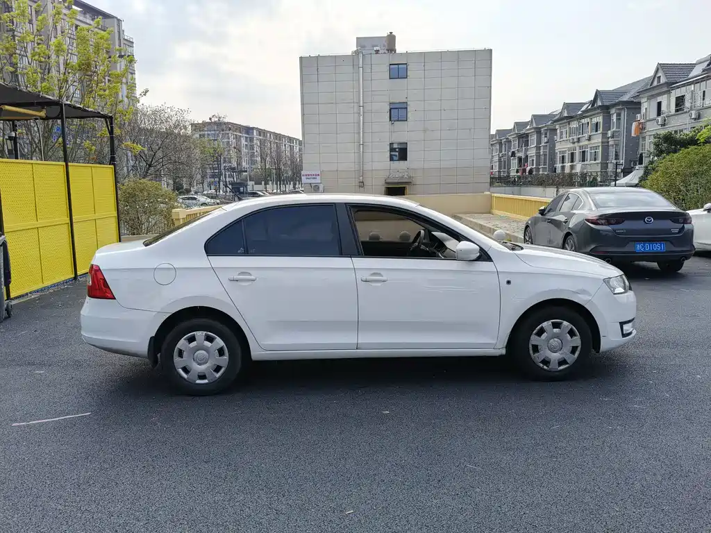 Skoda Rapid 2015 — фото 13