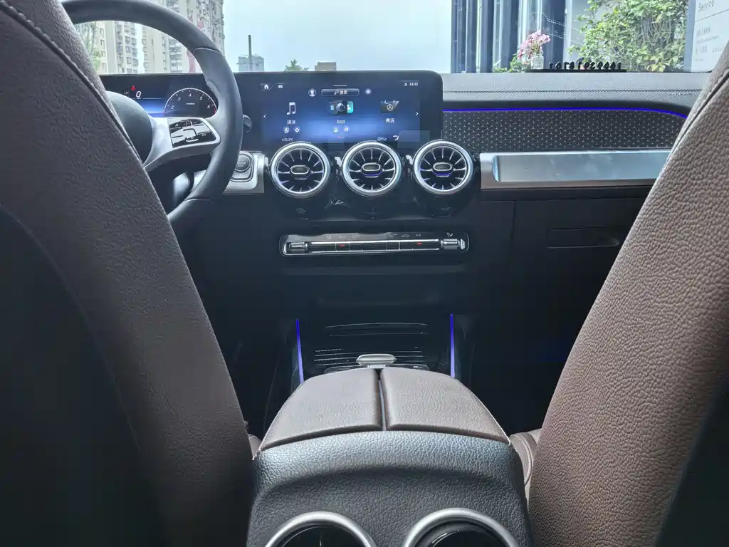 Mercedes-Benz GLB 2025 — фото 14