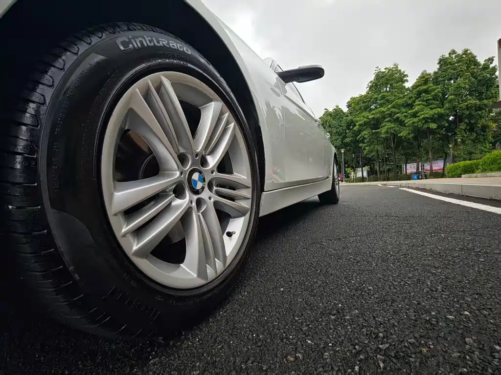 BMW 3 Series 2017 — фото 17