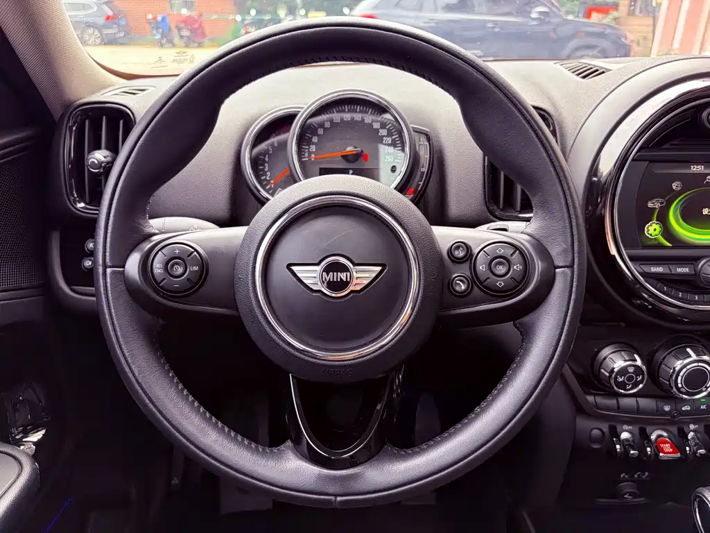MINI Countryman 2017 — фото 11