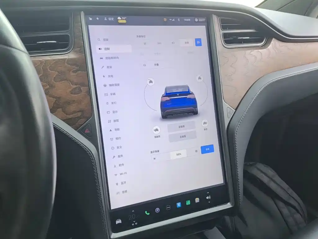 Tesla Model X 2020 — фото 13