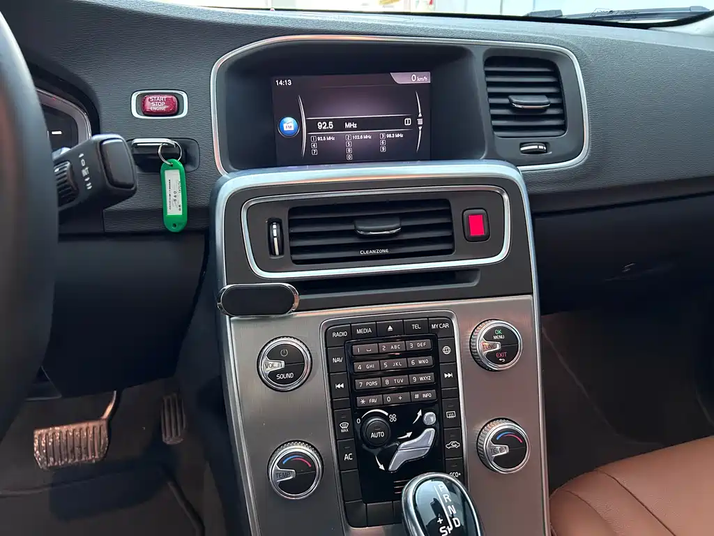Volvo S60 2018 — фото 18