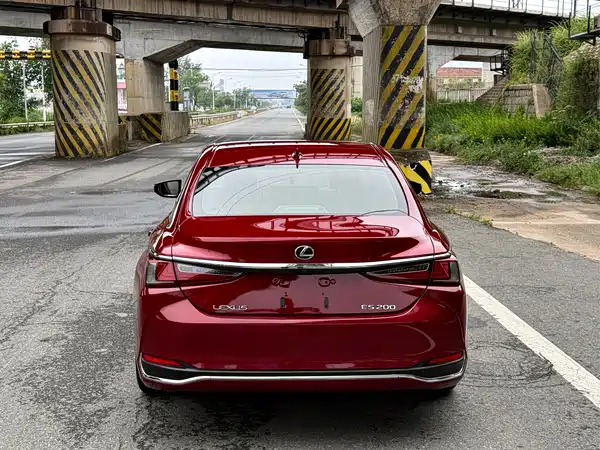 Lexus ES 2018