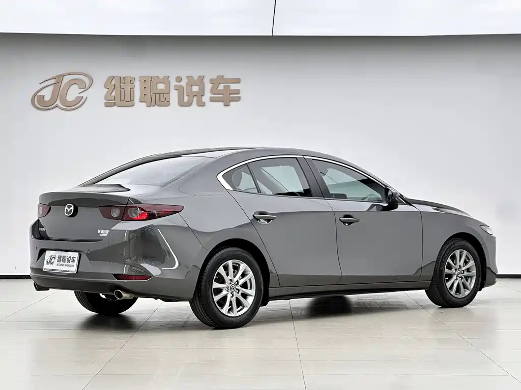 Mazda 3 Axela 2023 — фото 13